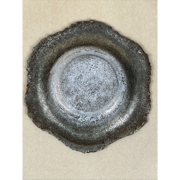 3 VTG Ornate Embossed Metal Trinket Dish 4.5” Floral Scroll Baroque Jewelry Tray - Picture 9 of 11